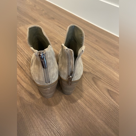 Vince Camuto Women’s Tan Suede Ankle Boots - Picture 5 of 8